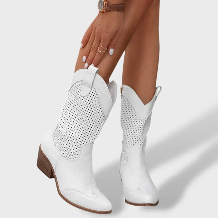 Botas Elegantes Modernas para Mulher com Perfurações